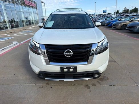 Used 2024 Nissan Pathfinder Platinum AWD/4WD image 8