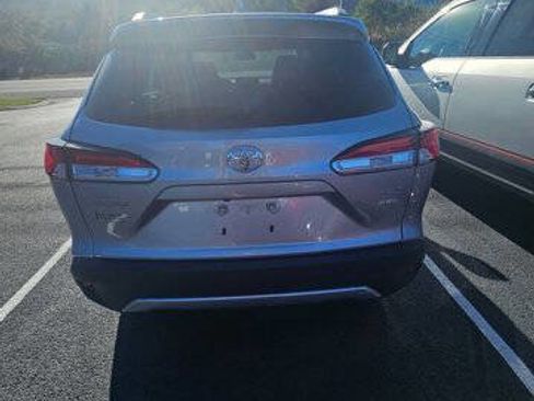 Used 2024 Toyota Corolla Cross LE image 5