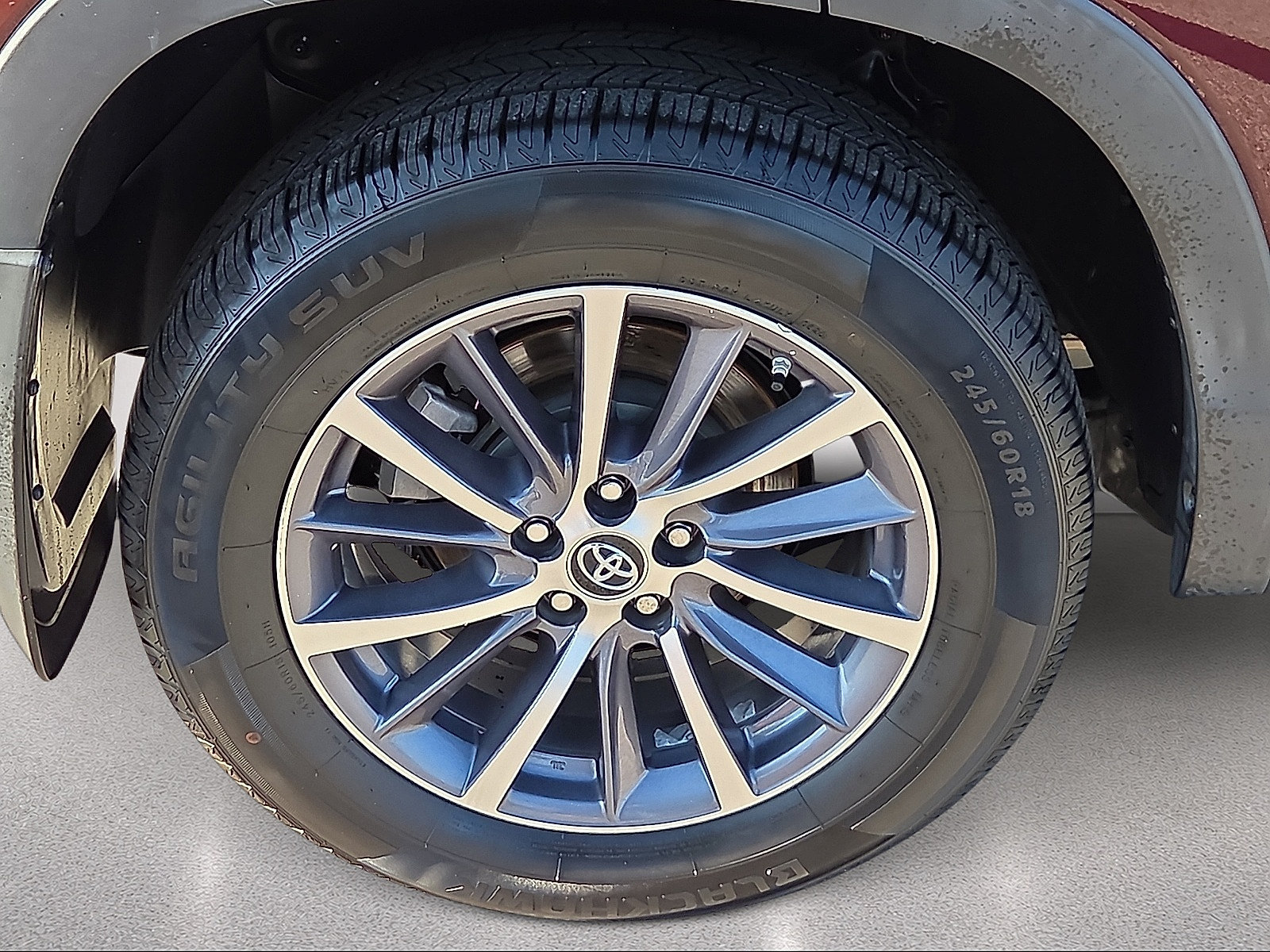 Used 2019 Toyota Highlander XLE FWD image 7
