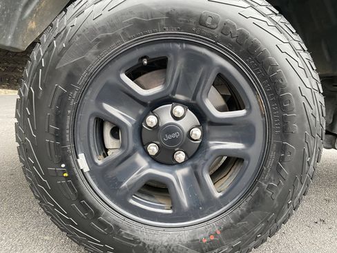Used 2022 Jeep Gladiator Sport AWD/4WD image 39