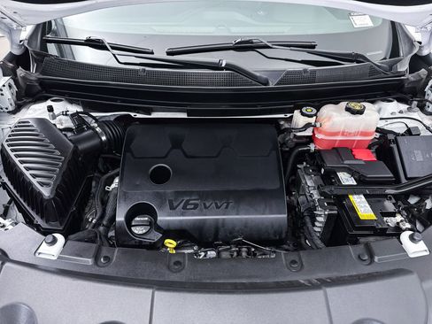 Used 2022 Chevrolet Traverse LT image 9