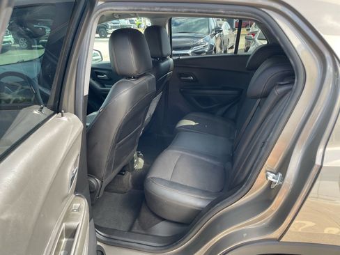 Used 2022 Chevrolet Trax LT w/ Driver Confidence Package AWD/4WD image 18