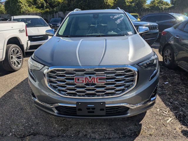 Used 2020 GMC Terrain Denali w/ Denali Premium Package FWD image 2