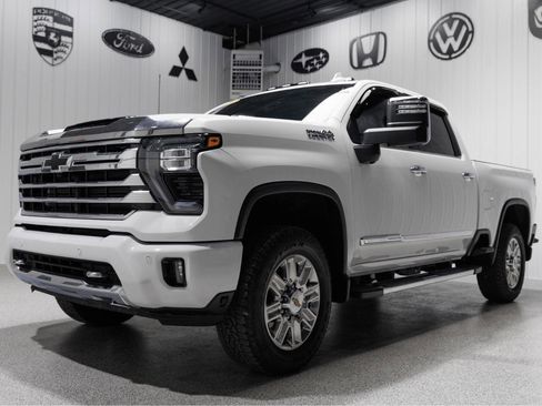 Used 2025 Chevrolet Silverado 2500 High Country w/ Technology Package image 2