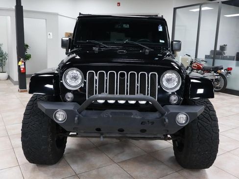 Used 2017 Jeep Wrangler Unlimited Sahara w/ Connectivity Group AWD/4WD image 8