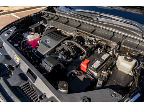 Used 2023 Toyota Highlander LE image 29