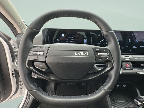 Used 2025 Kia K4 EX FWD image 13