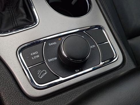 Used 2021 Jeep Grand Cherokee Limited AWD/4WD image 26