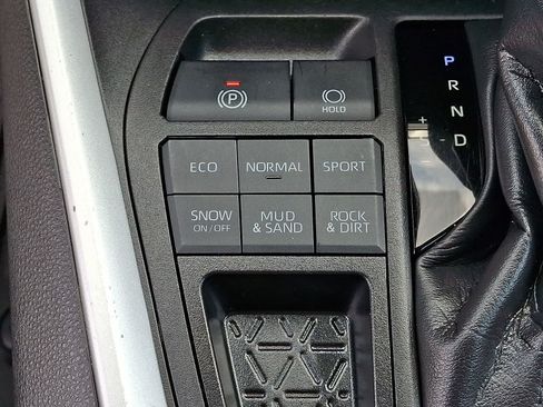Certified 2022 Toyota RAV4 LE AWD/4WD image 28