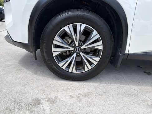 Used 2023 Nissan Rogue SV FWD image 12