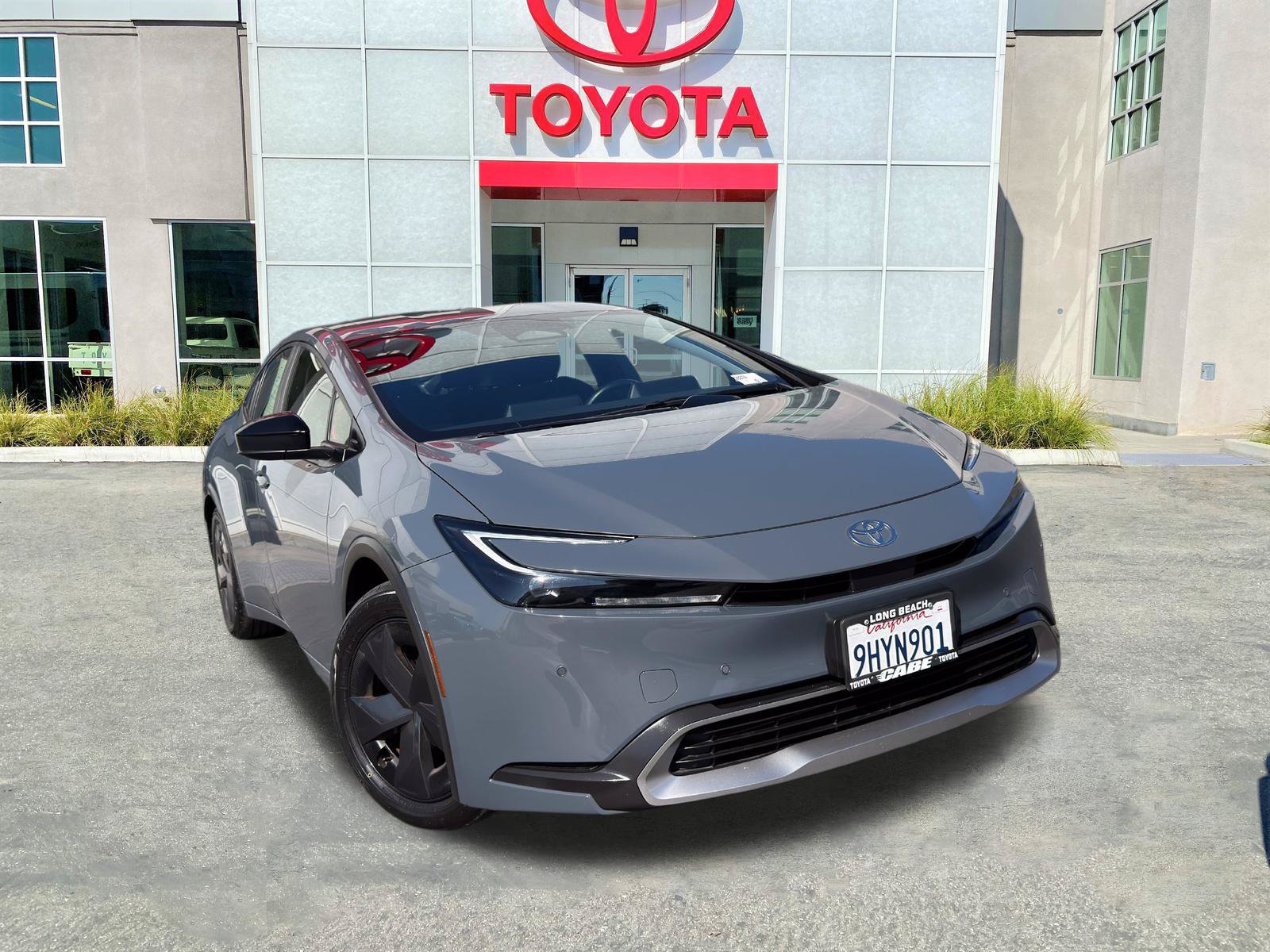 Used 2023 Toyota Prius Prime FWD image 2