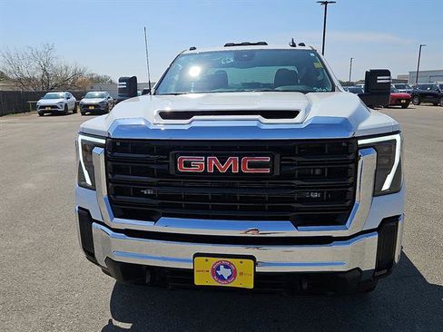 Certified 2025 GMC Sierra 2500 Pro w/ Convenience Package image 8