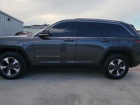 Used 2023 Jeep Grand Cherokee 4WD 4xe image 5
