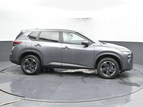 Used 2024 Nissan Rogue SV FWD image 4