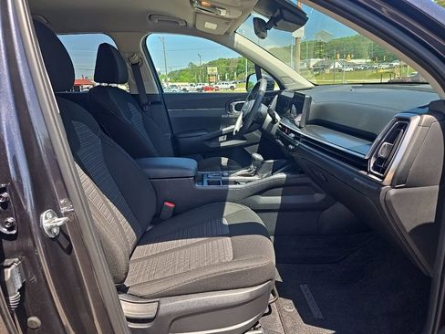 Used 2025 Kia Sorento LX FWD image 21
