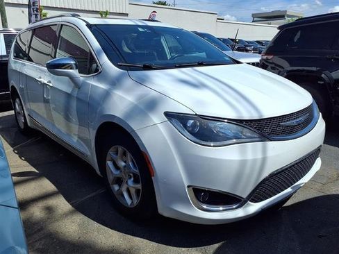 Used 2020 Chrysler Pacifica Limited FWD image 1