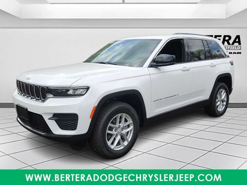 New 2026 Jeep Grand Cherokee Laredo AWD/4WD image 2