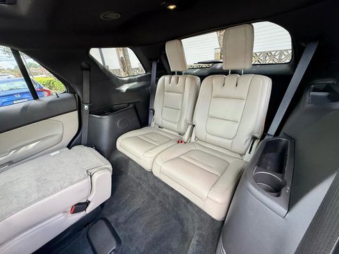 Used 2014 Ford Explorer XLT w/ Equipment Group 202A AWD/4WD image 37