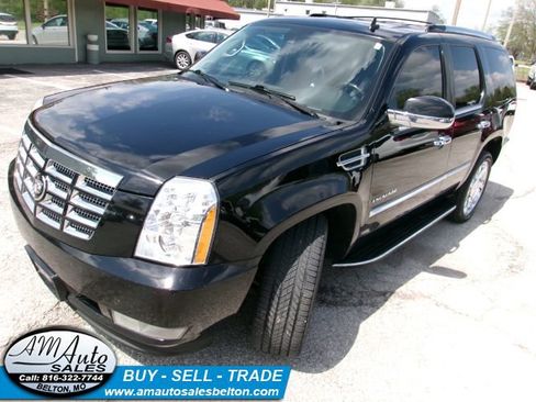 Used 2011 Cadillac Escalade Luxury image 25