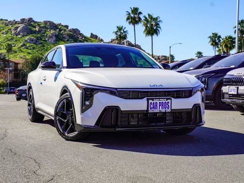 New 2026 Kia K4 GT-Line w/ GT-Line Premium Package FWD image 2