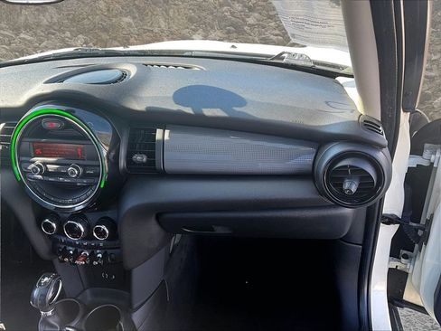 Used 2016 MINI Cooper 4-Door Hardtop image 14