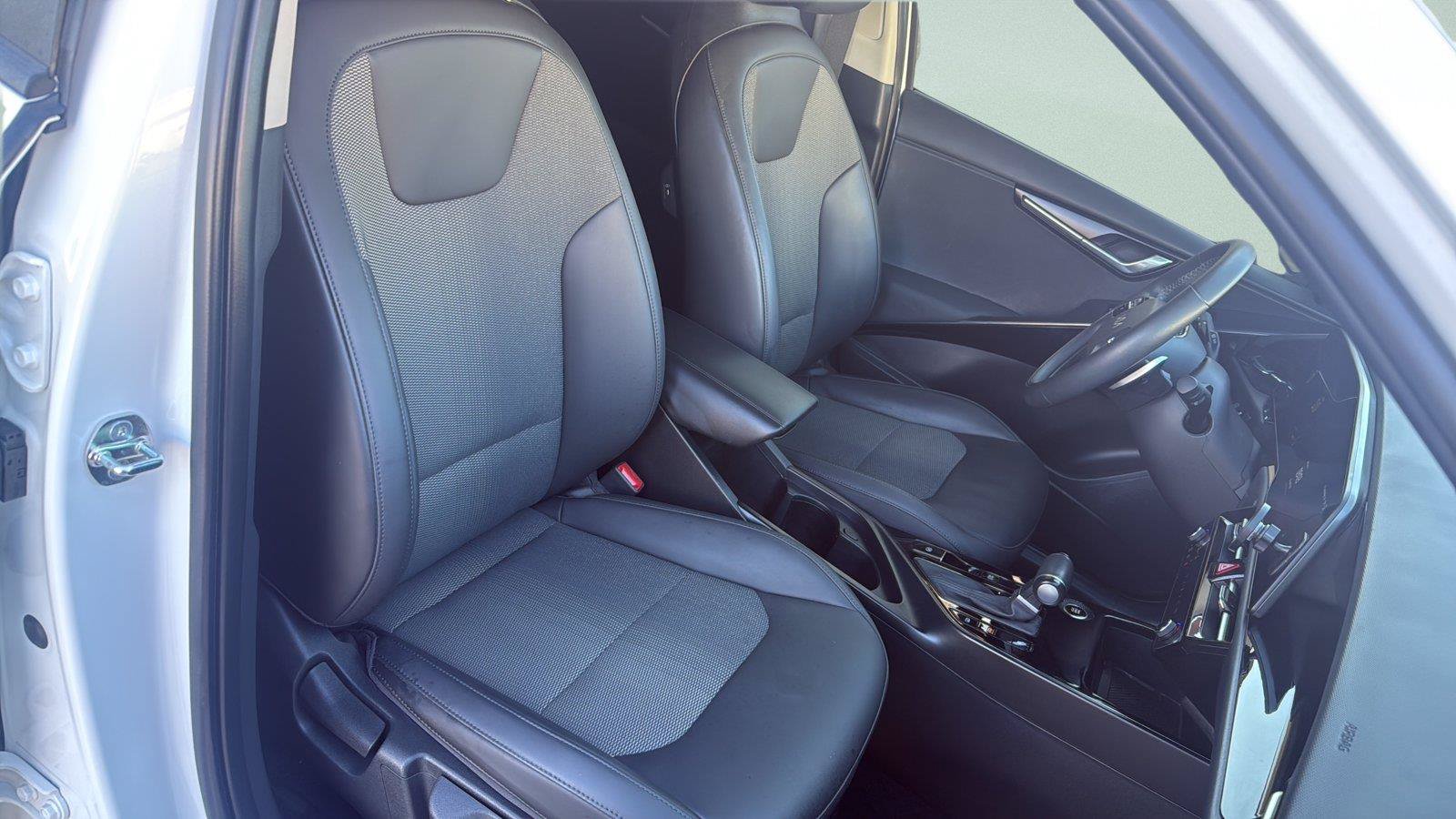 Used 2025 Kia Niro EX FWD image 20