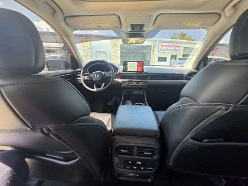 Used 2023 Honda Pilot Touring image 11