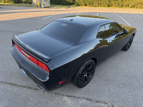 Used 2010 Dodge Challenger R/T RWD image 9