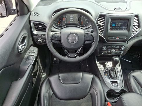 Used 2020 Jeep Cherokee Latitude Plus FWD image 11