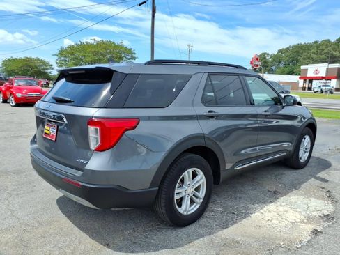 Used 2023 Ford Explorer XLT w/ Equipment Group 202A AWD/4WD image 4
