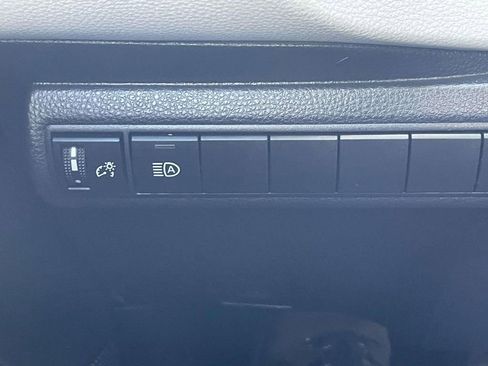 Used 2025 Toyota Corolla LE w/ Convenience Package image 21