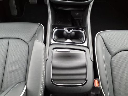New 2027 Chrysler Pacifica Limited FWD image 26
