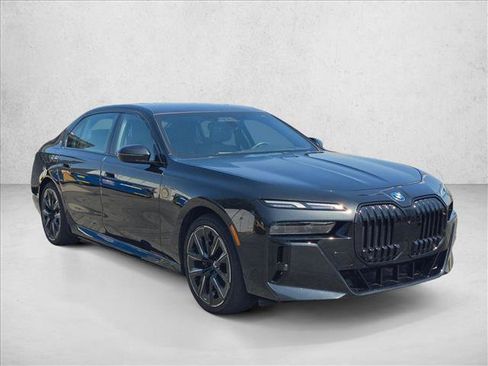 Certified 2023 BMW i7 xDrive60 AWD/4WD image 3