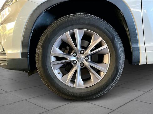 Used 2014 Toyota Highlander XLE image 10