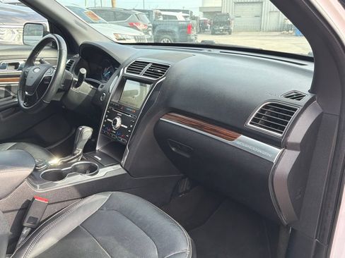 Used 2018 Ford Explorer Limited w/ Equipment Group 301A AWD/4WD image 18