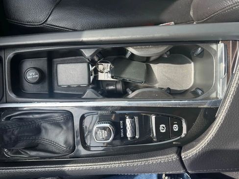 Used 2019 Volvo XC90 T6 Momentum w/ Protection Package Premier image 22