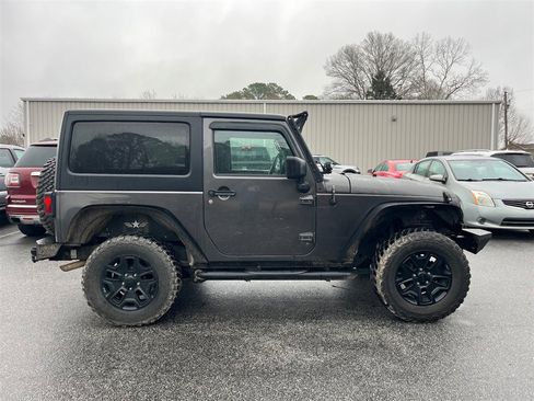 Used 2016 Jeep Wrangler Sport image 4