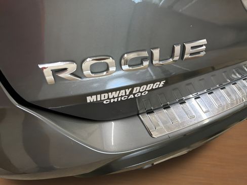 Used 2020 Nissan Rogue S w/ Special Edition Package FWD image 8