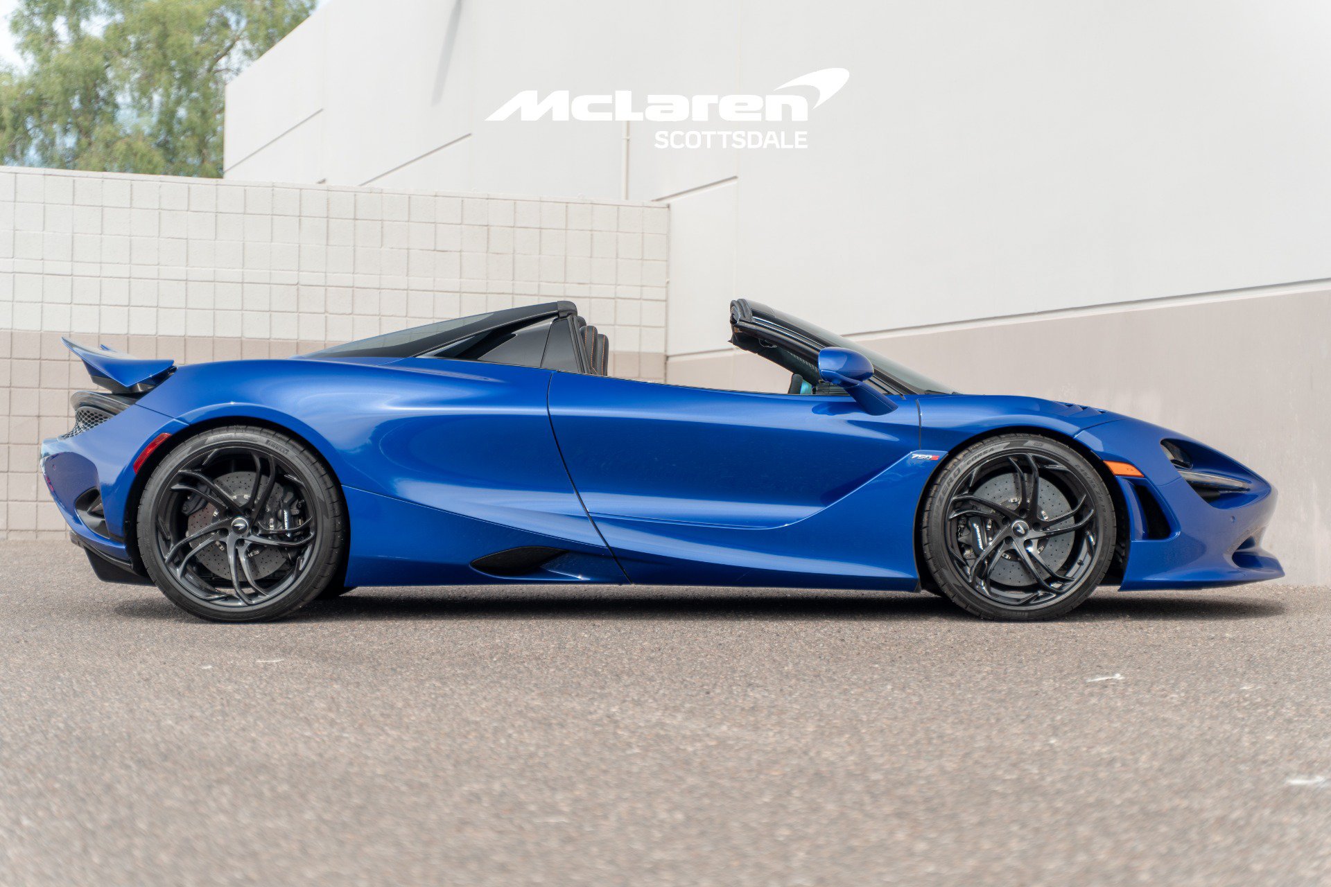 Used 2024 McLaren 750S Spider RWD image 8