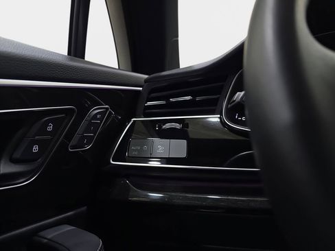 Used 2025 Audi Q7 2.0T Premium Plus w/ Premium Plus Package image 29