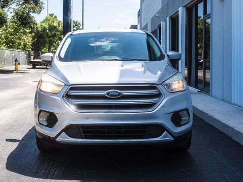 Used 2019 Ford Escape SE FWD image 3
