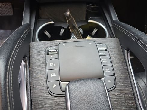 Used 2021 Mercedes-Benz GLE 350 4MATIC w/ Premium Package image 24