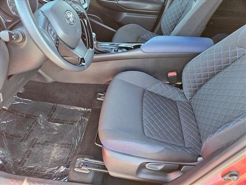 Used 2021 Toyota C-HR XLE image 15