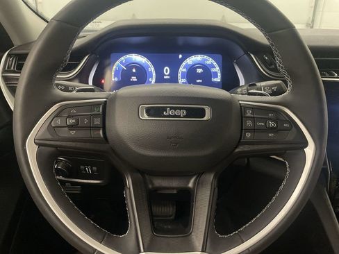 Used 2023 Jeep Grand Cherokee L Laredo w/ Luxury Tech Group I AWD/4WD image 5
