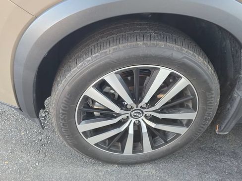 Certified 2025 Nissan Pathfinder Platinum w/ Cargo Package FWD image 6