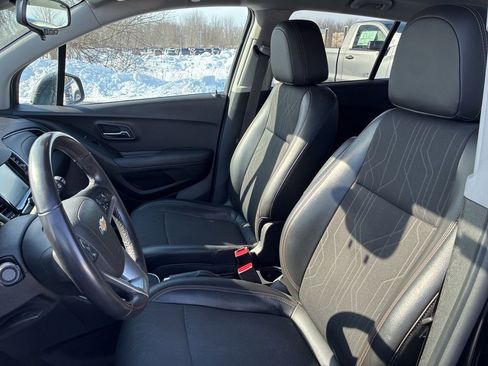 Used 2017 Chevrolet Trax LT w/ LT Convenience Package image 17
