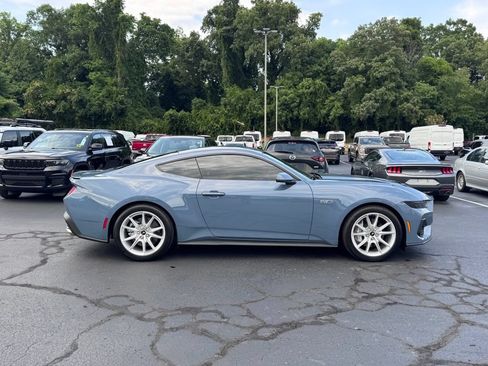 Used 2025 Ford Mustang GT Premium RWD image 4