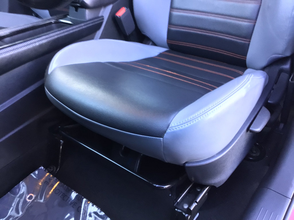 Used 2023 Nissan Kicks SR w/ SR Premium Package FWD image 10