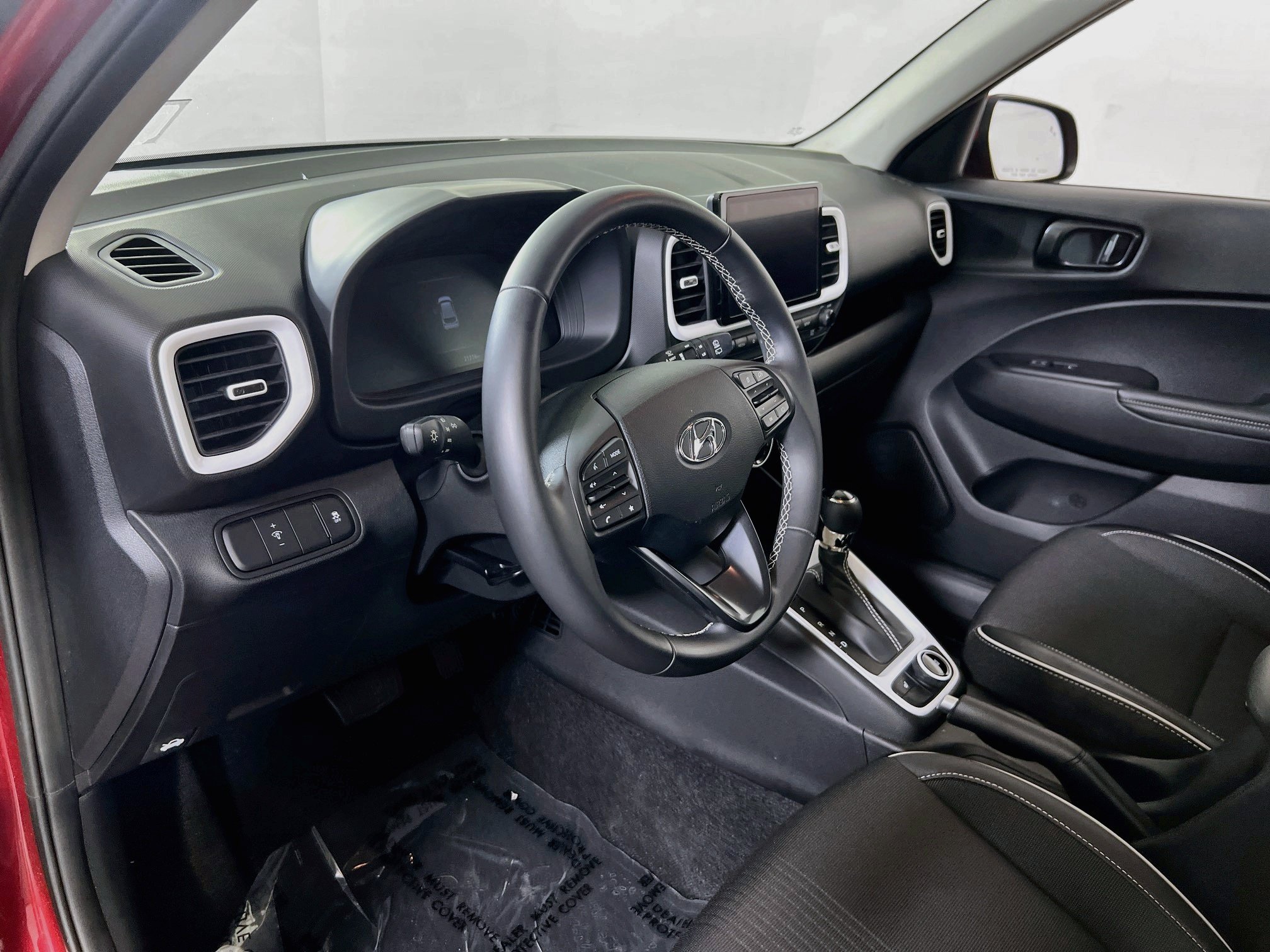 Used 2024 Hyundai Venue Limited FWD image 9