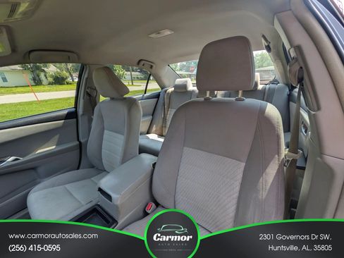 Used 2017 Toyota Camry LE FWD image 5